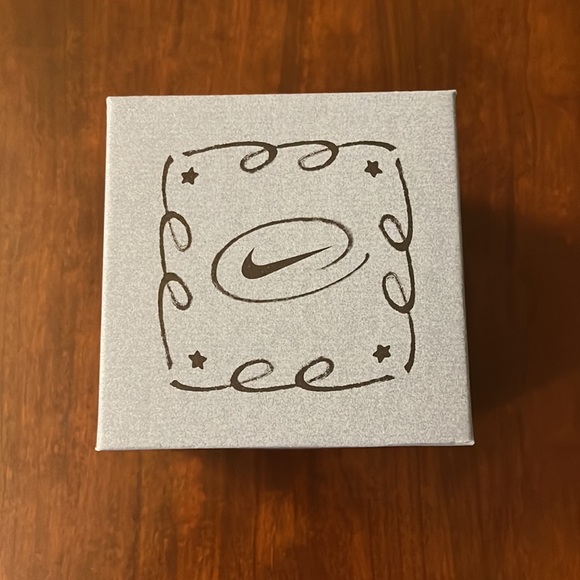 Nike card signed by Phil Knight and Xmas ornament, circa 1996, Sports Memorabili - Picture 4 of 11